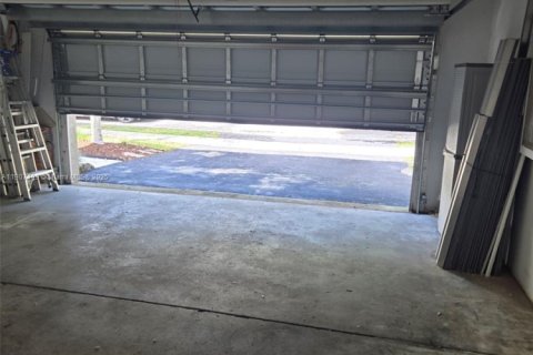 House in Weston, Florida 4 bedrooms, 176.7 sq.m. № 2013095 - photo 21