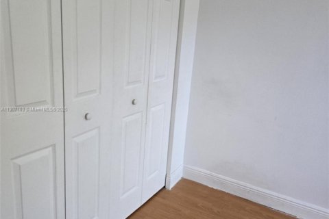 House in Weston, Florida 4 bedrooms, 176.7 sq.m. № 2013095 - photo 20