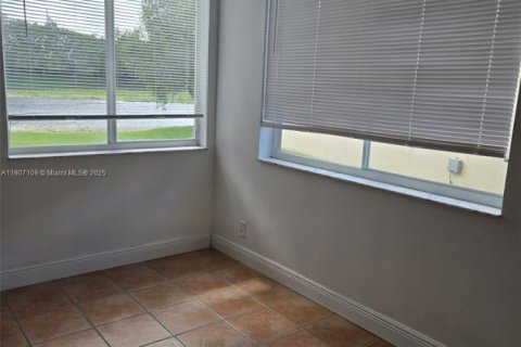 House in Weston, Florida 4 bedrooms, 176.7 sq.m. № 2013095 - photo 4