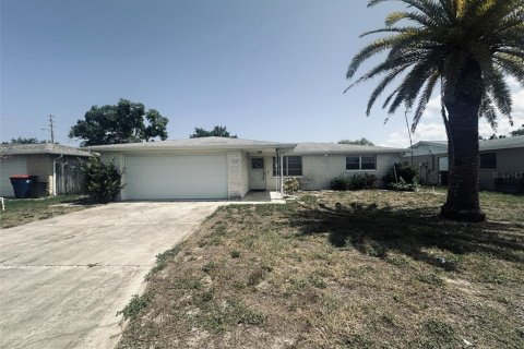 House in Holiday, Florida 2 bedrooms, 107.4 sq.m. № 2366609
