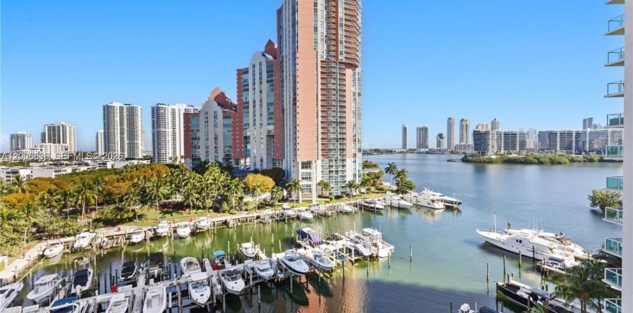 Condominio en Aventura, Florida, 2 dormitorios  № 2073854