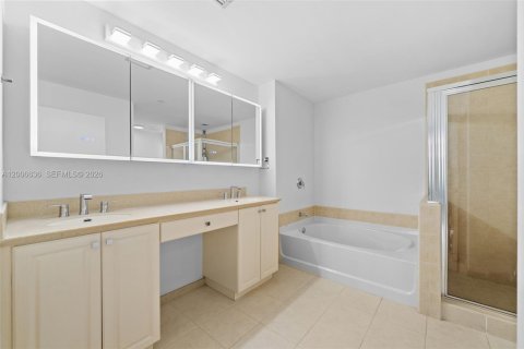 Condominio en venta en Aventura, Florida, 2 dormitorios, 160.72 m2 № 2073854 - foto 13
