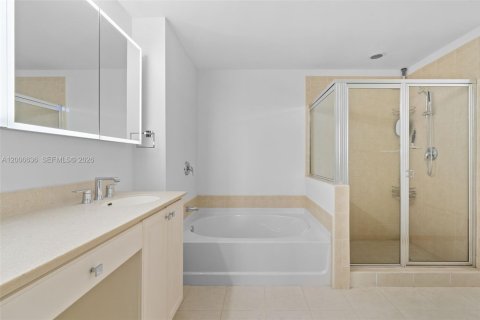 Condominio en venta en Aventura, Florida, 2 dormitorios, 160.72 m2 № 2073854 - foto 12
