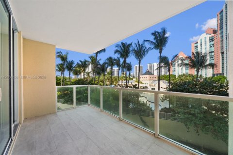 Condominio en venta en Aventura, Florida, 2 dormitorios, 160.72 m2 № 2073854 - foto 5