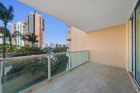 Condominio en venta en Aventura, Florida, 2 dormitorios, 160.72 m2 № 2073854 - foto 19