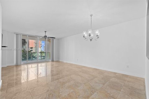 Condominio en venta en Aventura, Florida, 2 dormitorios, 160.72 m2 № 2073854 - foto 9