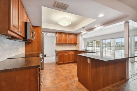 House in Saint Petersburg, Florida 4 bedrooms, 217.21 sq.m. № 1827261 - photo 6