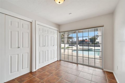 House in Saint Petersburg, Florida 4 bedrooms, 217.21 sq.m. № 1827261 - photo 8