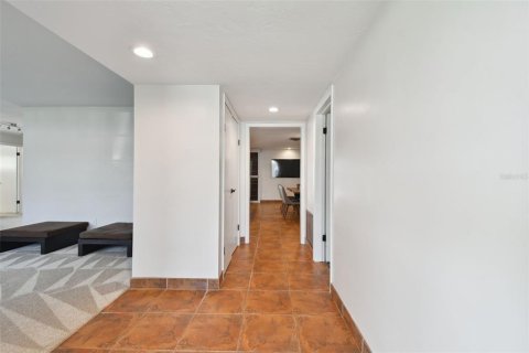 House in Saint Petersburg, Florida 4 bedrooms, 217.21 sq.m. № 1827261 - photo 13