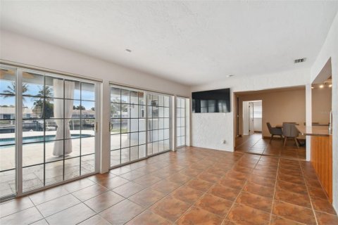 House in Saint Petersburg, Florida 4 bedrooms, 217.21 sq.m. № 1827261 - photo 26