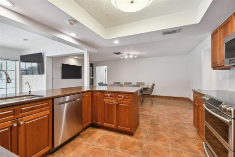 House in Saint Petersburg, Florida 4 bedrooms, 217.21 sq.m. № 1827261 - photo 21