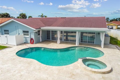 House in Saint Petersburg, Florida 4 bedrooms, 217.21 sq.m. № 1827261 - photo 10