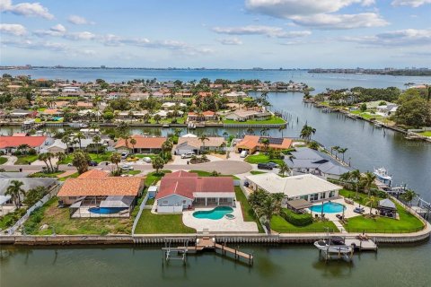 House in Saint Petersburg, Florida 4 bedrooms, 217.21 sq.m. № 1827261 - photo 3