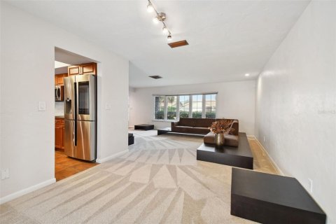 House in Saint Petersburg, Florida 4 bedrooms, 217.21 sq.m. № 1827261 - photo 17