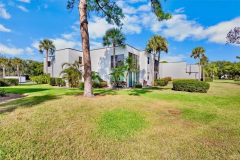 Condo in Sarasota, Florida, 2 bedrooms  № 2226615 - photo 3