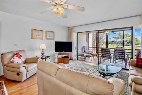 Condo in Sarasota, Florida, 2 bedrooms  № 2226615 - photo 11