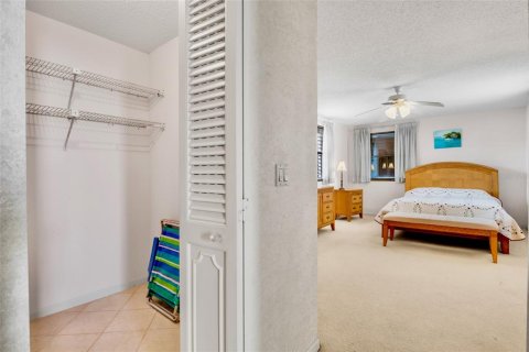 Condo in Sarasota, Florida, 2 bedrooms  № 2226615 - photo 26