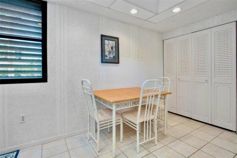 Condo in Sarasota, Florida, 2 bedrooms  № 2226615 - photo 20