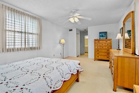 Condo in Sarasota, Florida, 2 bedrooms  № 2226615 - photo 23