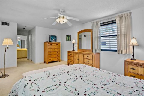 Condo in Sarasota, Florida, 2 bedrooms  № 2226615 - photo 24
