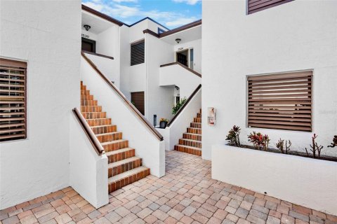 Condo in Sarasota, Florida, 2 bedrooms  № 2226615 - photo 5