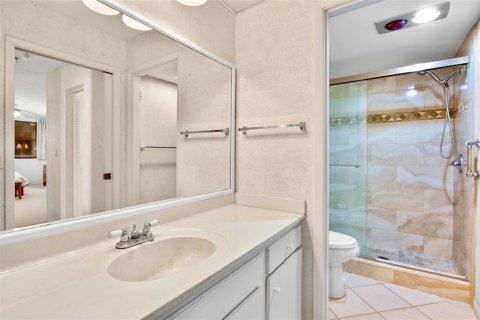 Condo in Sarasota, Florida, 2 bedrooms  № 2226615 - photo 25