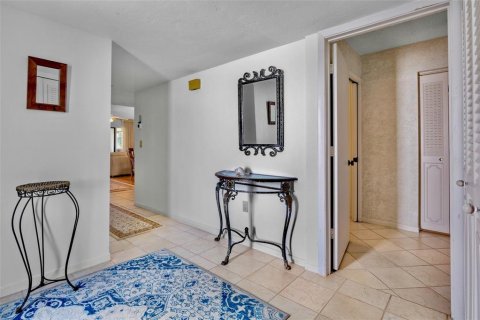 Condo in Sarasota, Florida, 2 bedrooms  № 2226615 - photo 9