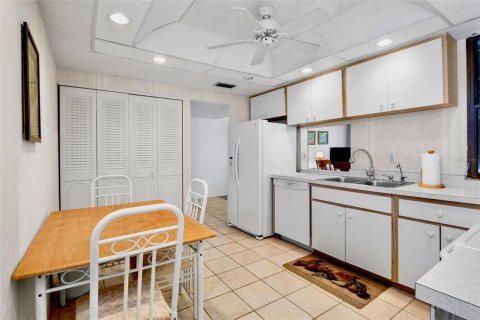 Condo in Sarasota, Florida, 2 bedrooms  № 2226615 - photo 19