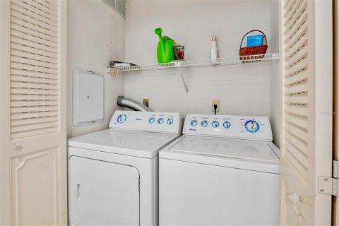 Condo in Sarasota, Florida, 2 bedrooms  № 2226615 - photo 21