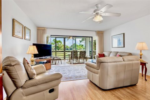Condo in Sarasota, Florida, 2 bedrooms  № 2226615 - photo 10
