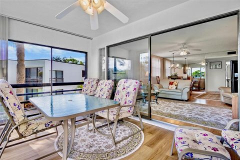 Condo in Sarasota, Florida, 2 bedrooms  № 2226615 - photo 17