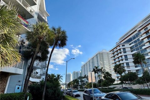 Condo in Miami Beach, Florida, 1 bedroom  № 2082047