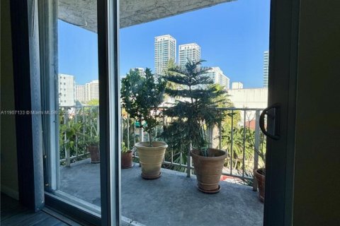 Condo in Miami Beach, Florida, 1 bedroom № 2082047 - photo 5