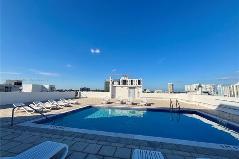 Condo in Miami Beach, Florida, 1 bedroom № 2082047 - photo 13