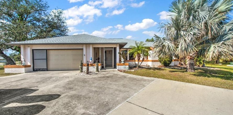 Casa en Port Charlotte, Florida 2 dormitorios, 180.42 m2 № 1718192