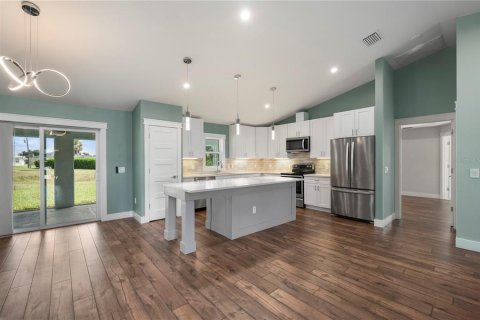 House in Rotonda, Florida 3 bedrooms, 150.41 sq.m. № 2425822 - photo 11