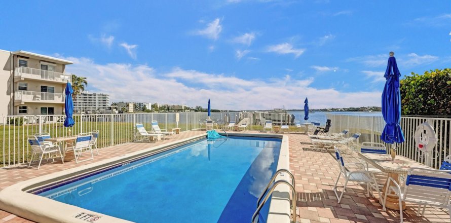 Condo in Lantana, Florida, 2 bedrooms  № 1172500