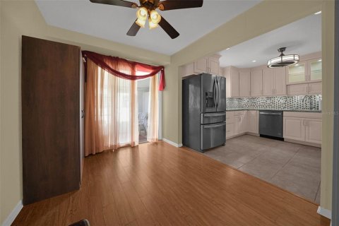 House in Pinellas Park, Florida 2 bedrooms, 88.26 sq.m. № 2364795 - photo 14