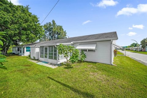 House in Pinellas Park, Florida 2 bedrooms, 88.26 sq.m. № 2364795 - photo 23