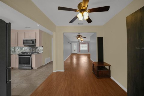 House in Pinellas Park, Florida 2 bedrooms, 88.26 sq.m. № 2364795 - photo 12