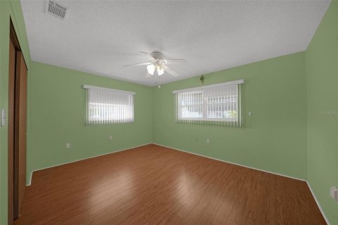 House in Pinellas Park, Florida 2 bedrooms, 88.26 sq.m. № 2364795 - photo 6