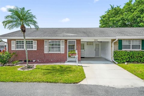 House in Pinellas Park, Florida 2 bedrooms, 88.26 sq.m. № 2364795