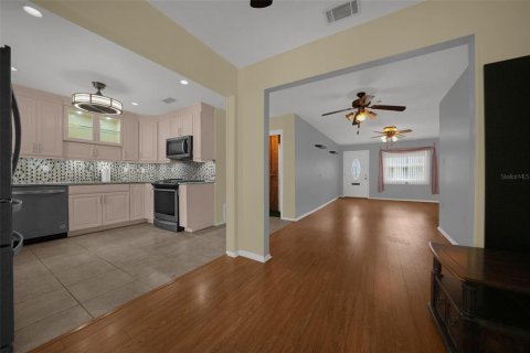 House in Pinellas Park, Florida 2 bedrooms, 88.26 sq.m. № 2364795 - photo 13