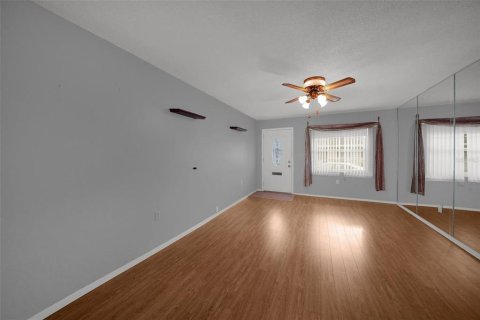 House in Pinellas Park, Florida 2 bedrooms, 88.26 sq.m. № 2364795 - photo 5