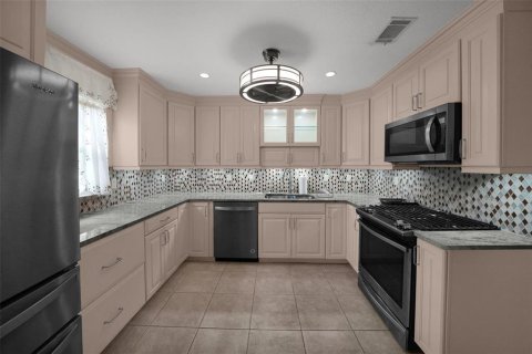 House in Pinellas Park, Florida 2 bedrooms, 88.26 sq.m. № 2364795 - photo 18