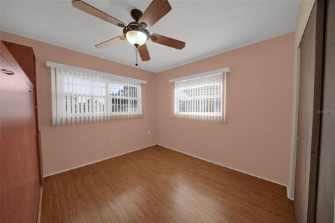 House in Pinellas Park, Florida 2 bedrooms, 88.26 sq.m. № 2364795 - photo 8