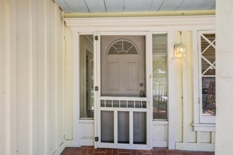 House in Tarpon Springs, Florida 3 bedrooms, 144 sq.m. № 1893914 - photo 2
