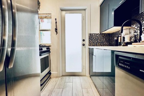 Condominio en venta en Miami Beach, Florida, 1 dormitorio, 68.75 m2 № 1952156 - foto 6