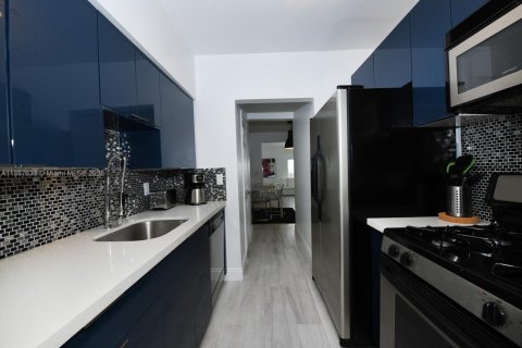 Condominio en venta en Miami Beach, Florida, 1 dormitorio, 68.75 m2 № 1952156 - foto 5