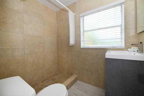 Condominio en venta en Miami Beach, Florida, 1 dormitorio, 68.75 m2 № 1952156 - foto 7